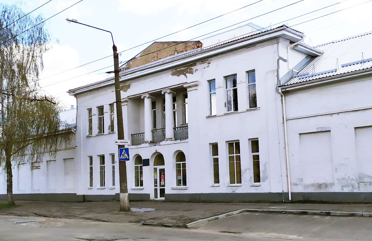 Будівля ДЮСШ № 4 на вул. Пушкіна, 155 у Полтаві