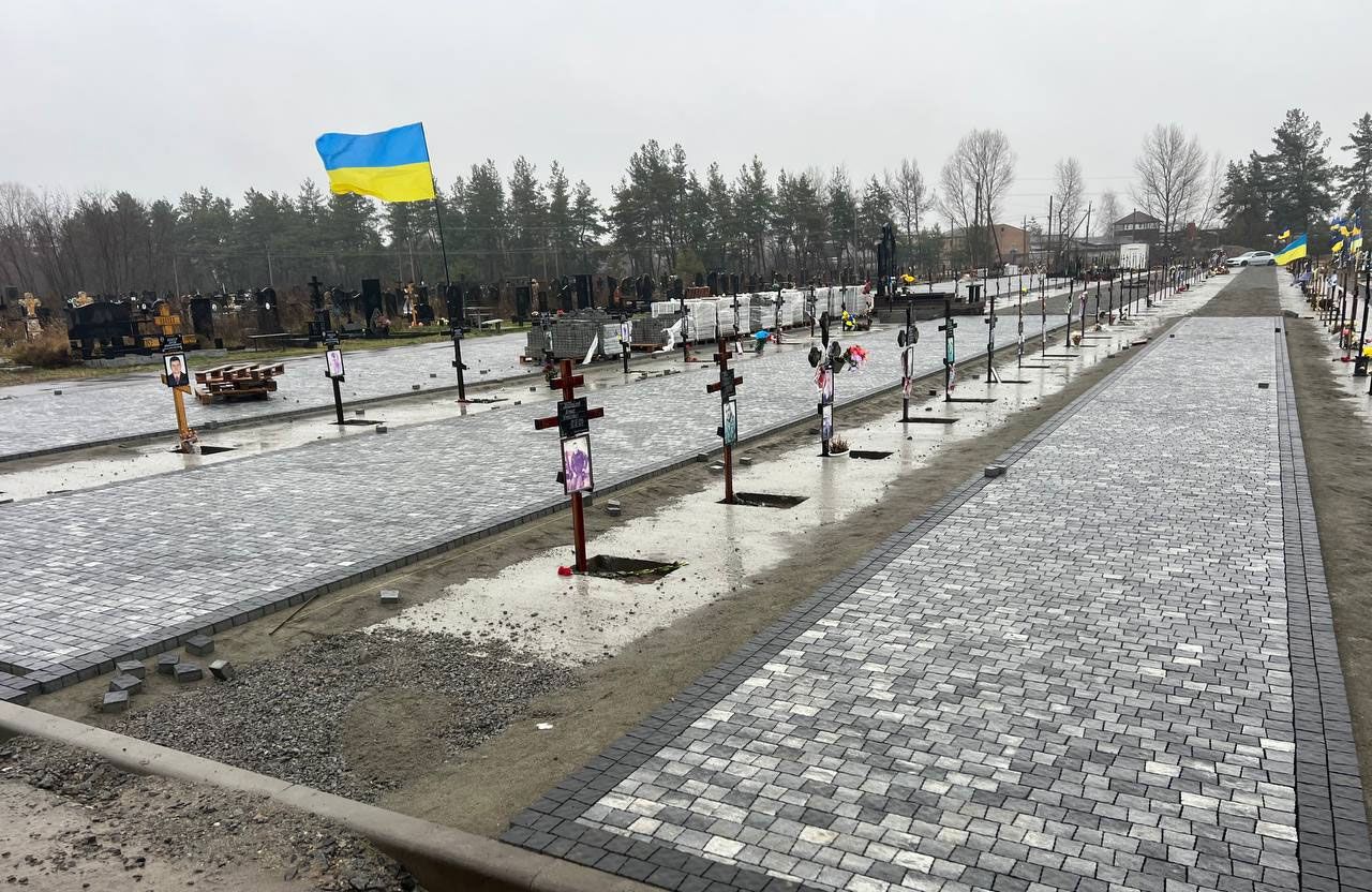 Поточний стан будівництва сектору для почесних поховань на Затуринському кладовищі | Фото Вадима Ямщикова