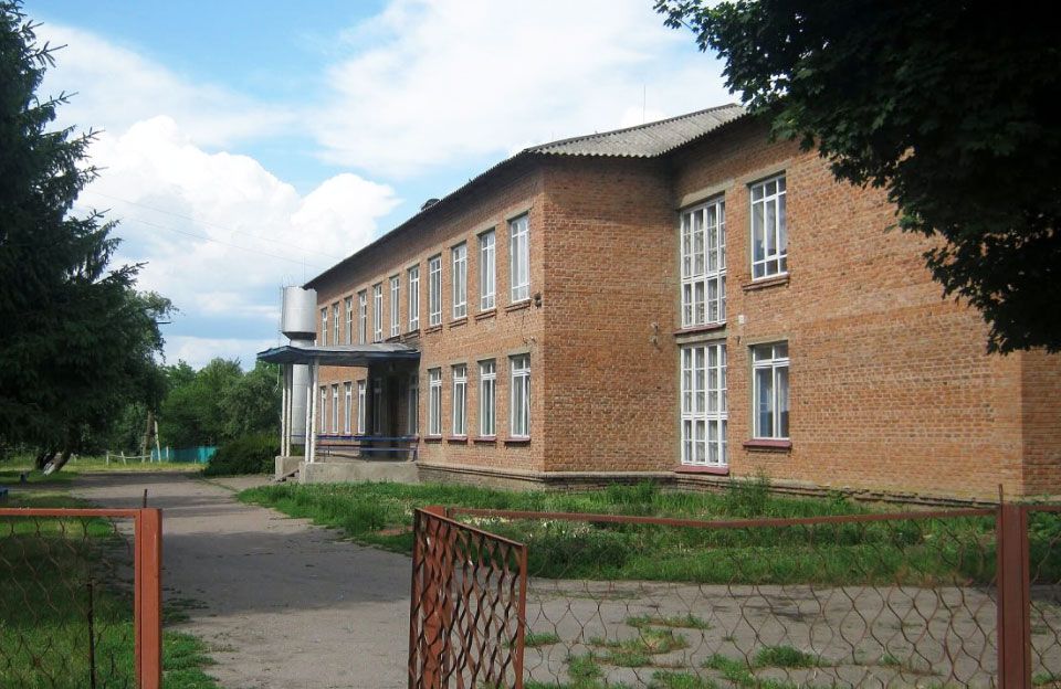 Водонапірна башта біля Великопавлівської спеціалізованої школи