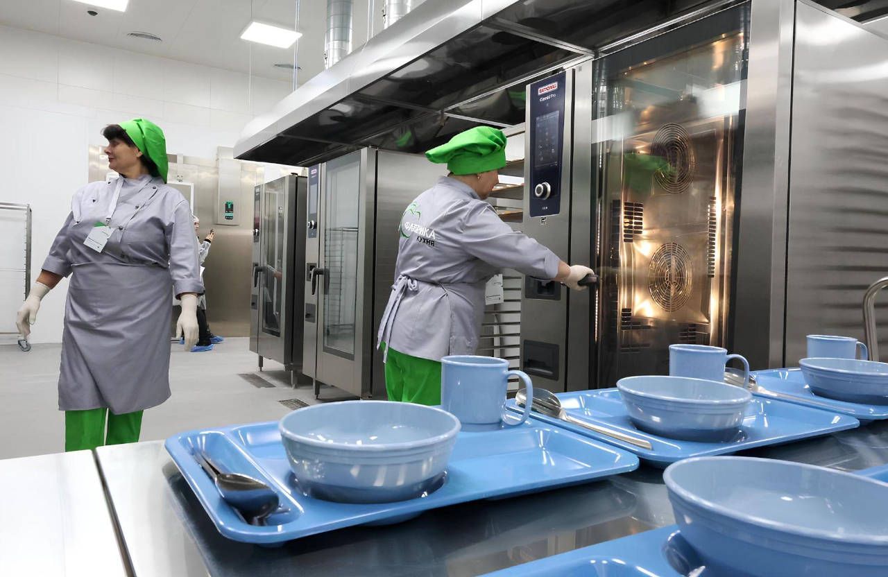 Новозбудовану фабрику-кухню в Бучі відкрили у грудні 2023 року