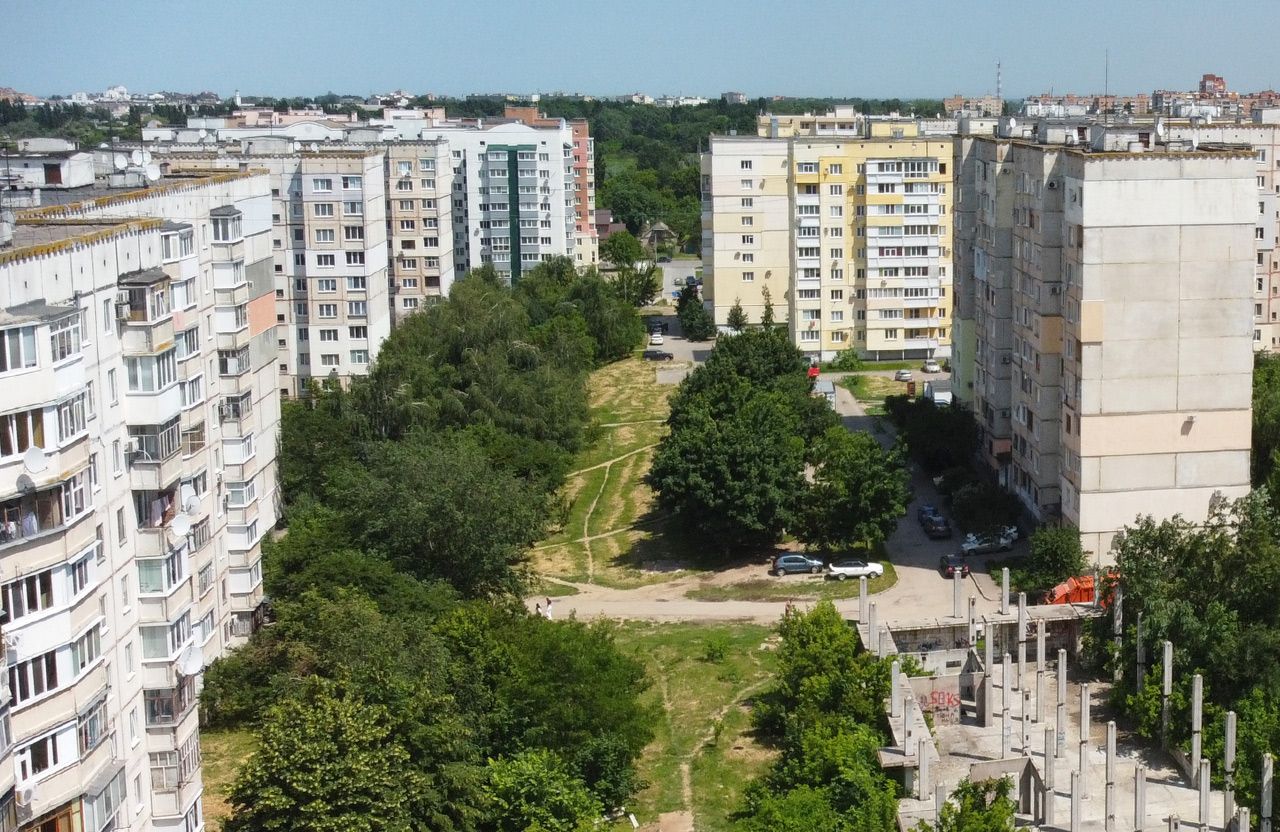 Зелена зона на бульварі Боровиковського у Полтаві