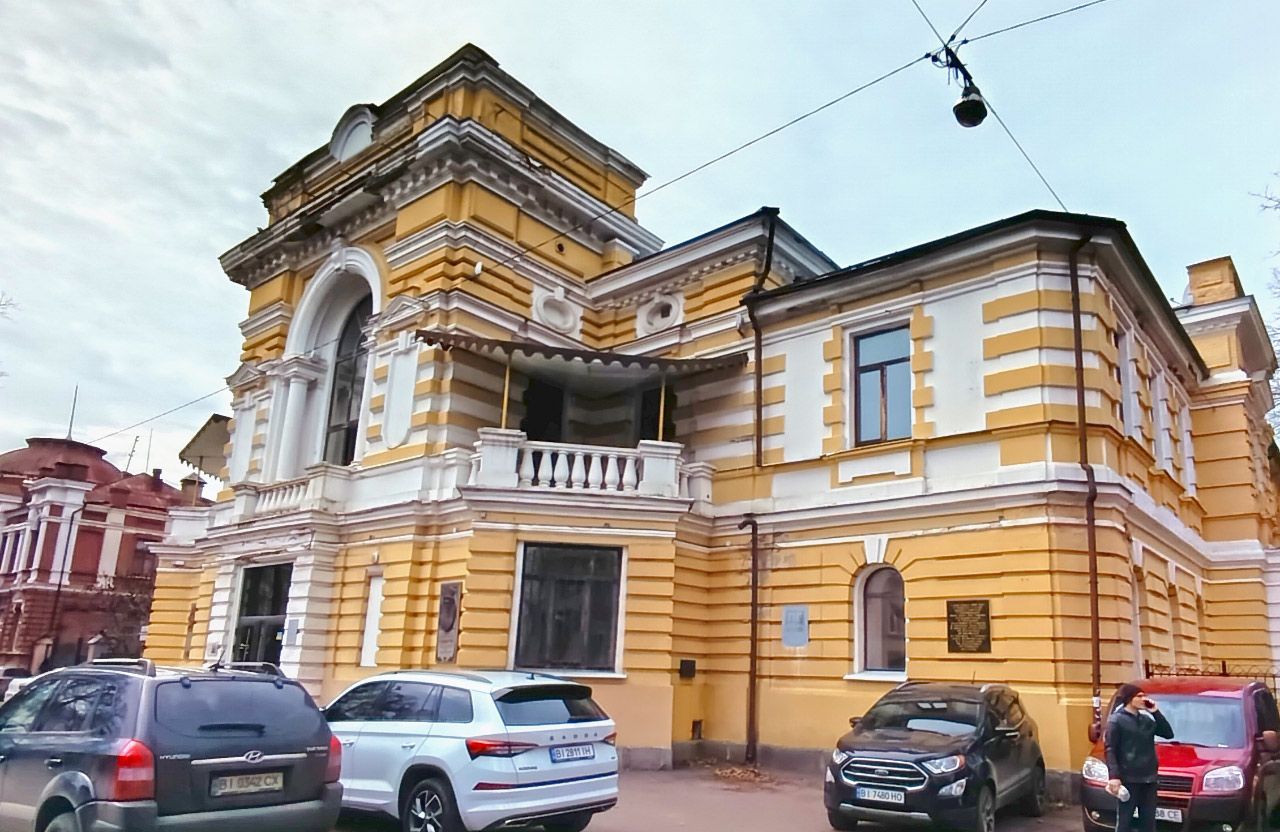 Будівля колишнього кінотеатру «Колос» у Полтав
