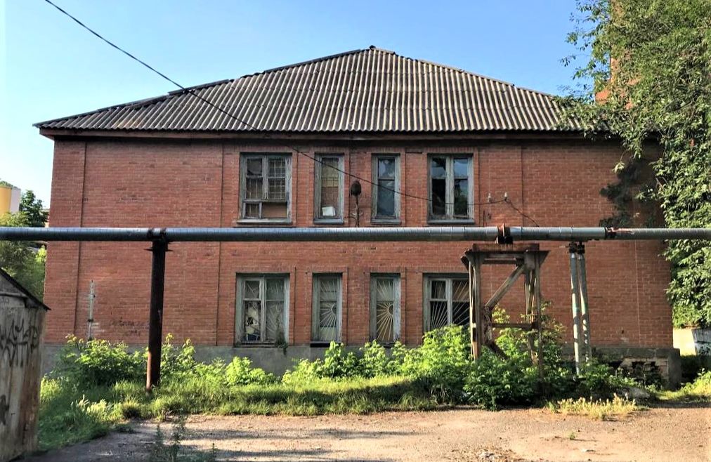 Занедбана адмінбудівля на вул. Богдана Хмельницького, 19 у Полтаві