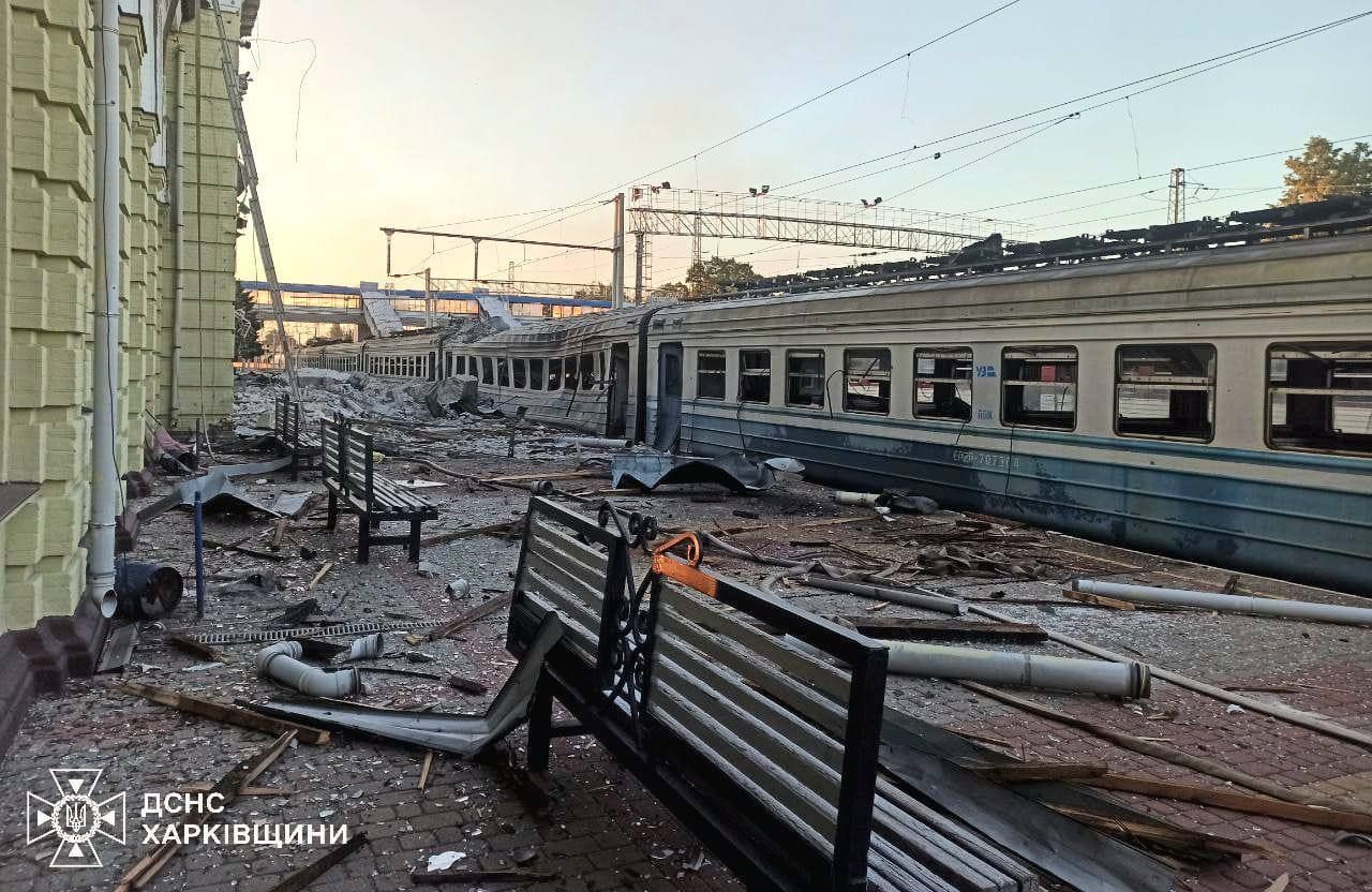 Зруйнований вокзал у Лозовій