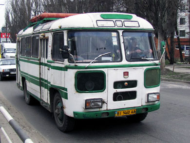ПАЗ-672М с переделанными фарами в Кременчуге