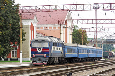 ТЭП70-0075 с поездом Бахмач — Кременчуг