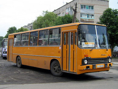Оранжевый Икарус. Чугуев, Харьковская обл., 2009 г.