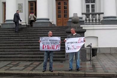 мітингуючі водії та Олександр Андросов