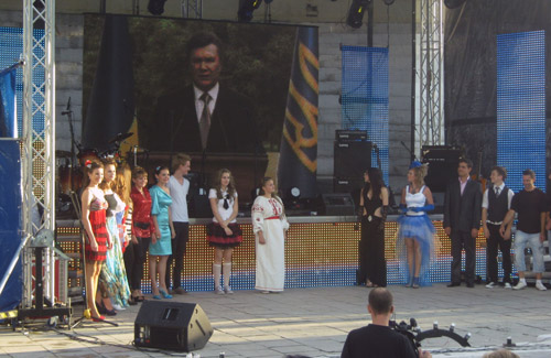 Привітання президента Віктора Януковича з Днем Конституції України