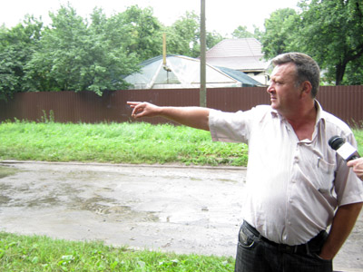 Пять лет в Полтаве во время дождя «фонтанирует» улица