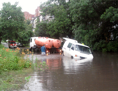 В Полтаве утонул автомобиль и затопило дома