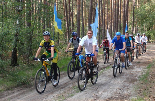 Велосипедисти Полтавщини проїхали по місцях партизанської слави