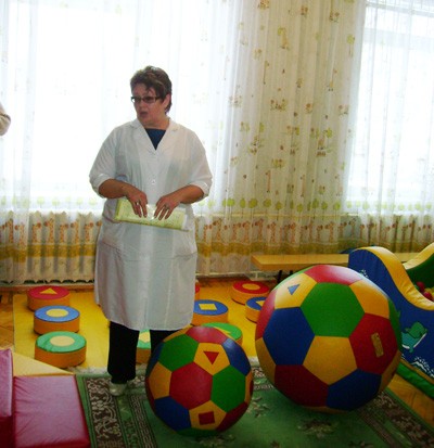 Головний лікар обласного будинку дитини Лідія Пересунько в кабінеті ЛФК