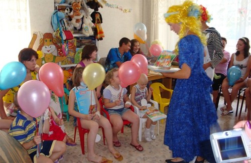 Волонтери «Софії»  підготували лялькову виставу та розважальну програму для малюків