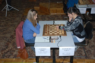 Ірина Андренко (зліва) грає з Ольгою Шаровською (обидві з Харкова)