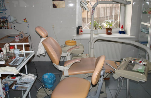 Лікарні Полтави отримали спонсорські стоматологічні крісла