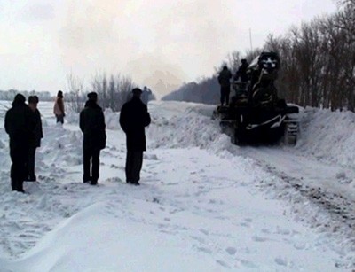 Спеціальна військова техніка розчищає дороги Полтавщини від снігу
