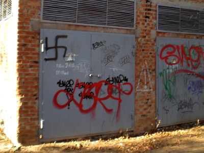 Євреї у Полтаві жартують, «шифруються» та відповідають антисемітам фарбою