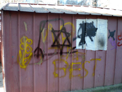 Євреї у Полтаві жартують, «шифруються» та відповідають антисемітам фарбою