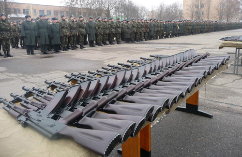 Вручення бойової зброї військовослужбовцям строкової служби призову «осінь-2011 року»