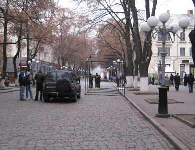 Бесплатно-платный парковочный ералаш в центре Полтавы