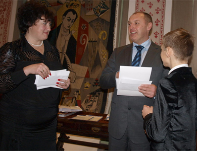 Переможців конкурсів з української мови у Полтаві відзначили грошовими винагородами