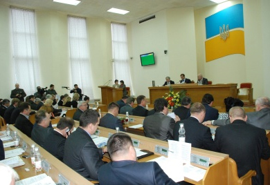 Депутати Кременчука ввели грошову оцінку землі і дали кошти КАТП-1628 і «Міськсвітлу»