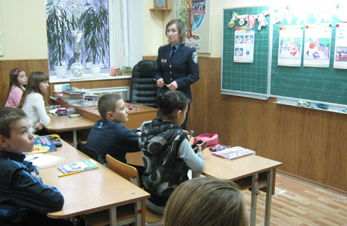 Наталія Варченко та 5-класники Полтавської спеціалізованої школи № 3