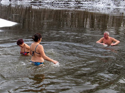На Водохрещу лубенчани купалися зі своїм мером