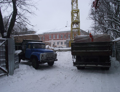 Строительство офисного центра на Котляревского, 22б во время снегопада