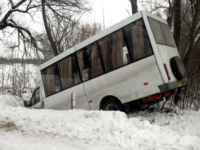 ДТП на Полтавщині: у кювет з’їхав автобус, є постраждалі