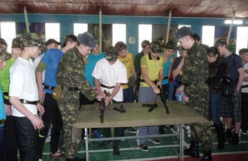 Учні полтавського інтернату грали в спецназ, саперів та підводників