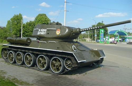 Танк Т-34 на улице Ковпака