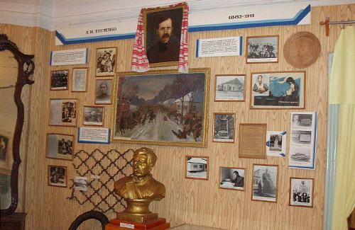 Експозиція, присвячена А.Ю. Тесленку у Лохвицькомцу краєзнавчому музеї