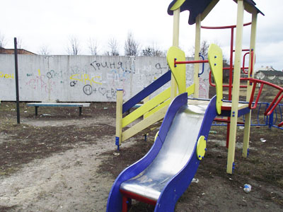 Детская площадка в Яковцах
