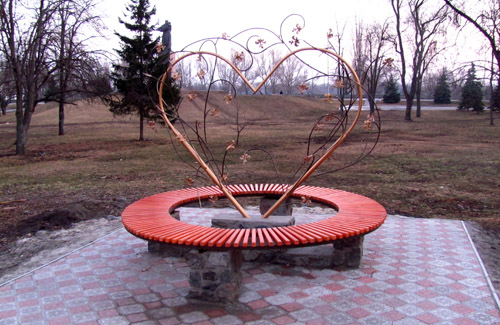 Памятник влюбленным в Кременчуге