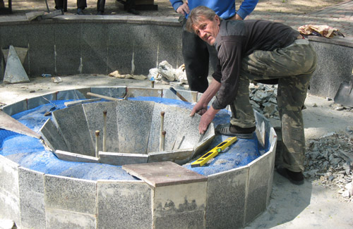 У Полтаві почали ремонтувати фонтан