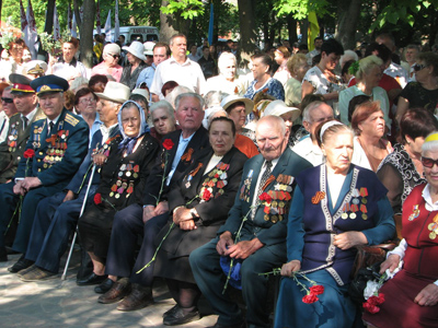 Сьогодні в Автозаводському районі відбувся парад до Дня Перемоги