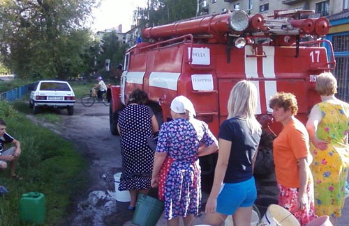 Обезвоженному селу на Полтавщине помогают спасатели