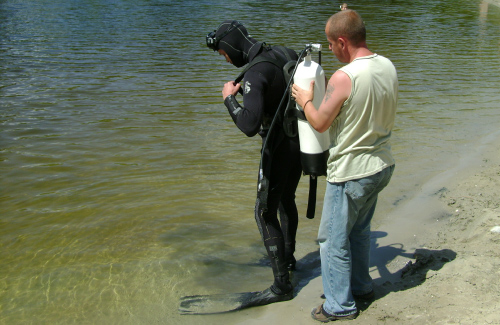 Водолази перевіряють дно річок у районах пляжів
