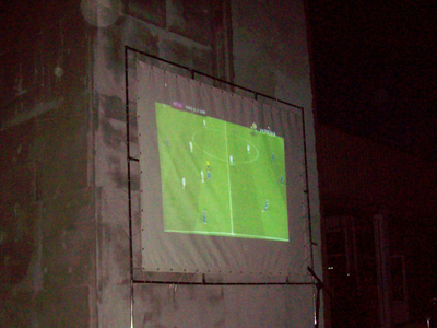 трансляція футболу через проектор
