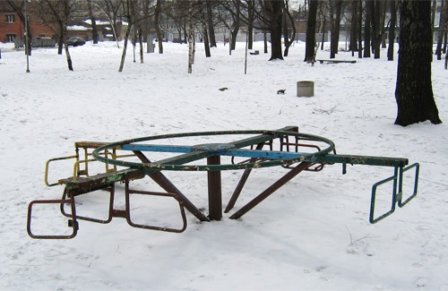 Дитячий майданчик у Павленківському парку