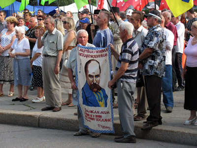 Портрет Т.Г. Шевченко на мітингу на захист української мови у Полтаві