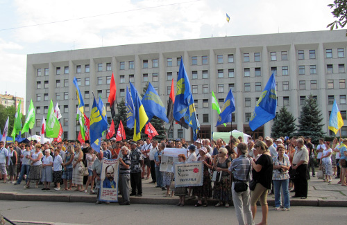 Акція протесту під стінами Полтавської ОДА