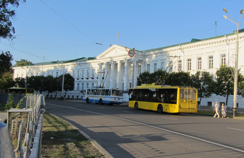 Полтавские троллейбусы застряли у горсовета