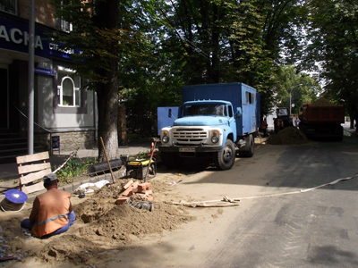 По вулиці Комсомольській в Полтаві почали розширяти водопровідну мережу