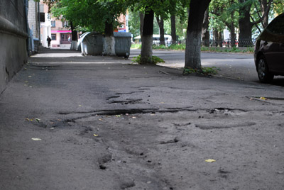Відремонтовані полтавські тротуари стали невидимими