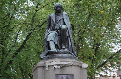 Пам’ятник Миколі Гоголю у Полтаві потребує ремонту
