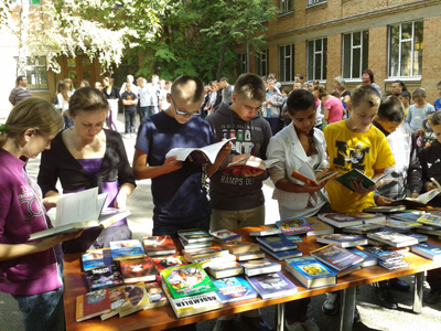Вихованцям школи-інтернату в Полтаві подарували нові книжки