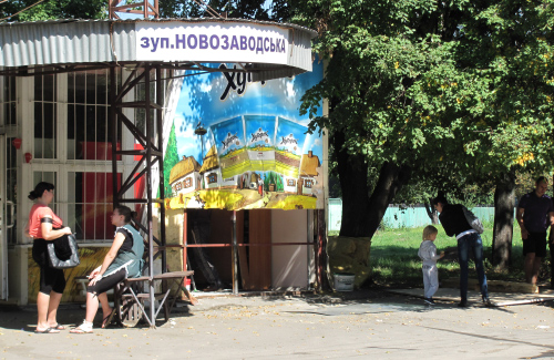 Пошкоджений магазин на зупинці «Новозаводська» у Полтаві